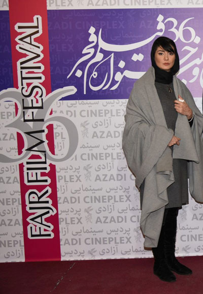 لباس بازیگر مطرح زن جوان در جشنواره فجر سوژه شد!