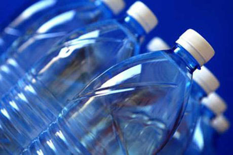 پای آب بسته‌بندی وارداتی به ایران باز شد/ محصولات ۲۰ هزار تومانی فرانسوی در بازار