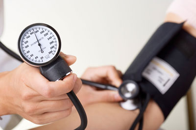چگونه فشار خون را بدون استفاده از دارو سریع پایین بیاوریم؟
