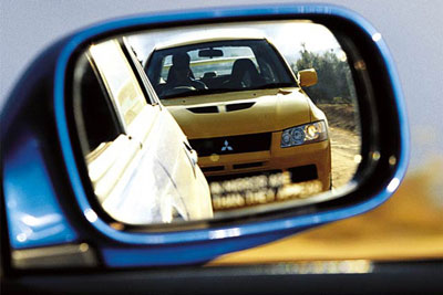 آیا تنظیمِ صحیح آینه‌ها‌ی خودرو را می‌دانید؟