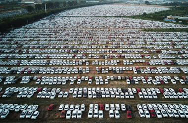 پارکینگ خودروهای صفر چین را دیده‌اید؟