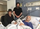 پسران جمشید مشایخی بر بالین پدر در بیمارستان پسران جمشید مشایخی بر بالین پدر در بیمارستان
