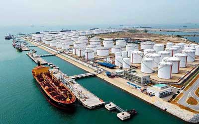صادرات نفت ایران به کمتر از ۲.۱ میلیون بشکه در روز رسید