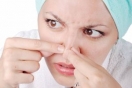 جوش سر سیاه روی بینی را چگونه از بین ببریم؟ جوش سر سیاه روی بینی را چگونه از بین ببریم؟
