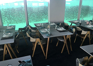 تجربه غذا خوردن در نخستین رستوران زیر دریایی در کیش را از دست ندهید!