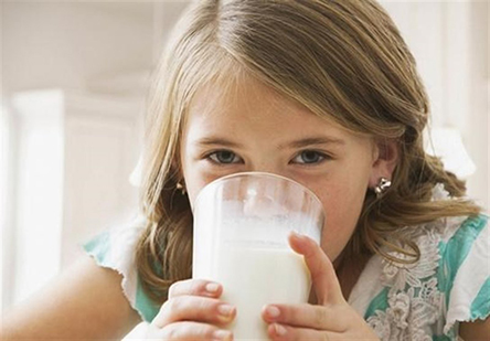 دولت به شیر نایلونی یارانه بدهد؛ سلامت عمومی در خطر است