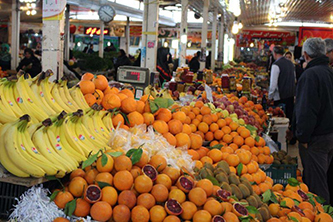 میوه‌ای زیر ۱۰ هزار تومان در بازار نداریم / برخی، پرتقال یا سیب را دانه‌ای می‌خرند
