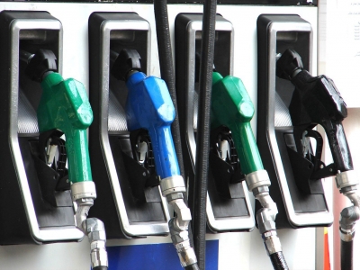 افزایش قیمت بنزین با شیوه کنونی با قانون هدفمندی یارانه ها مغایرت دارد