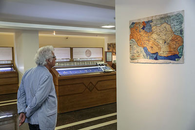بازدید لوریس چکناواریان از موزه بانک سپه