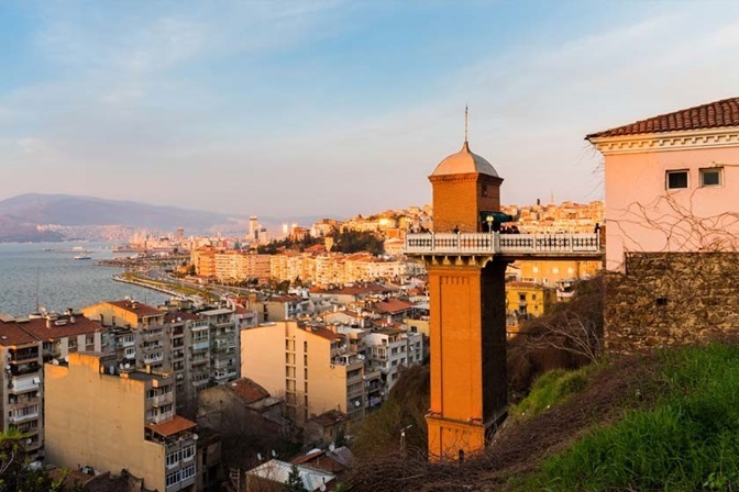 آیا پاییز فصل مناسبی برای سفر به ازمیر است؟