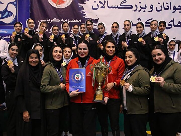 جام کوثر بر دستان دختران گروه زر (زرماکارون)