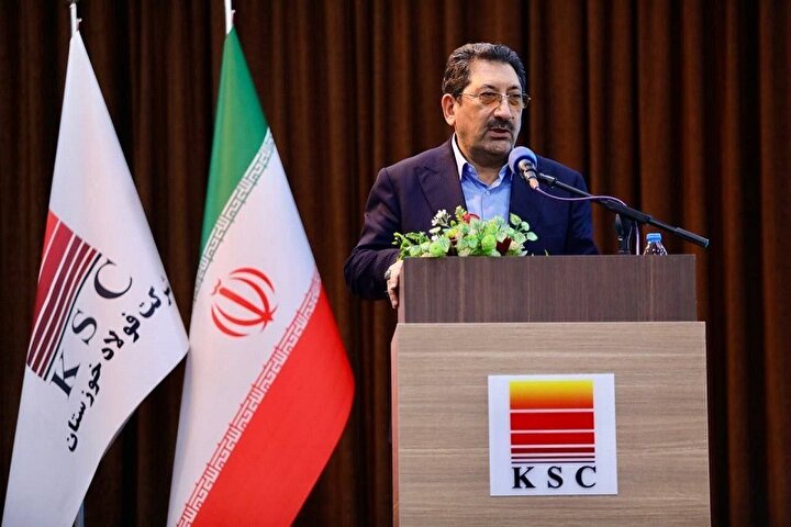 امین ابراهیمی مدیرعامل شرکت فولاد خوزستان در بازدید وزیر صمت از شرکت فولاد خوزستان گفت: فولاد خوزستان به همراه گروه خود، ۲۰ درصد آهن اسفنجی کشور را در سال گذشته تامین نمود.