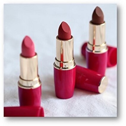 پیام رژ لب به بازار