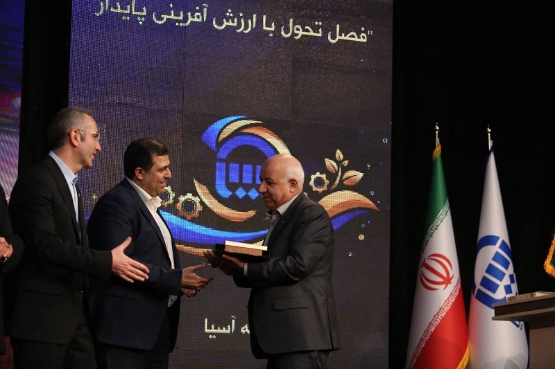 تقدیر از تلاش ارزش آفرین مدیران ارشد بیمه آسیا تقدیر از تلاش ارزش آفرین مدیران ارشد بیمه آسیا