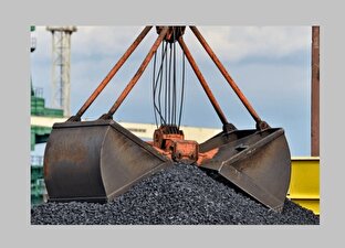 افزایش عوارض صادراتی؛ تصمیمی پرهزینه در حساس‌ترین مقطع ارزی کشور